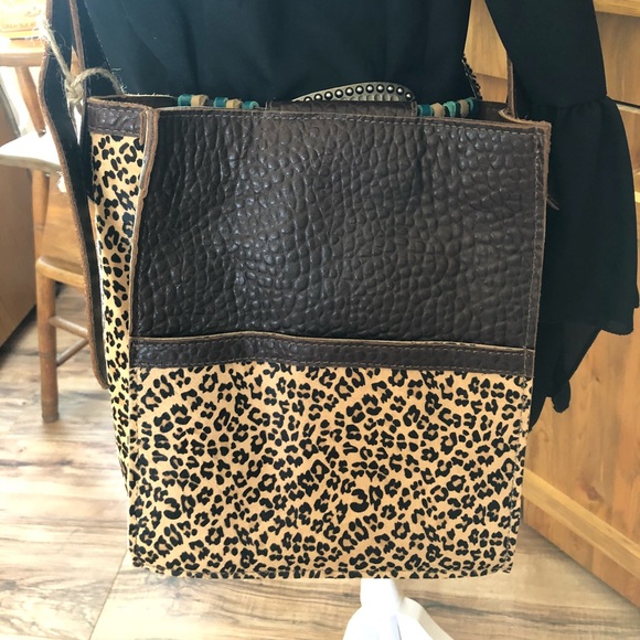 🌵SOLD🌵 Leopard Cowhide & Brown Leather Crossbody - Picture 6 of 8